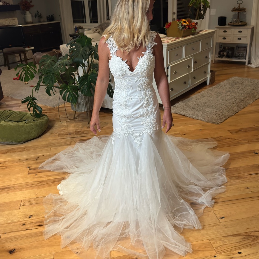 Wedding dress - Picture 4 of 8